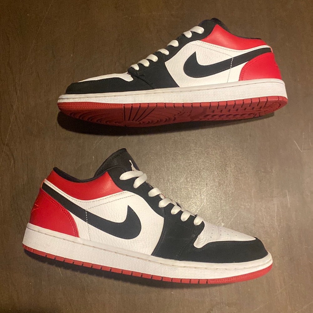 Jordan one low black Toe